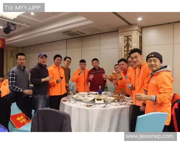 足球明星欢聚一堂共庆新春佳节传递祝福与快乐的精彩视频