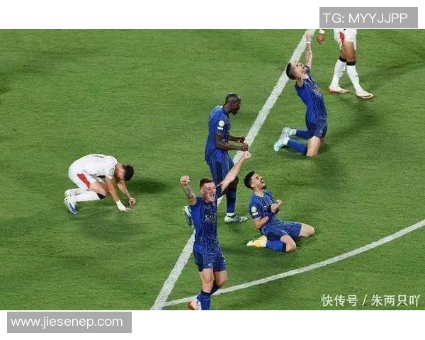 足球明星意外脱裤子瞬间曝光引发网友热议与搞笑评论